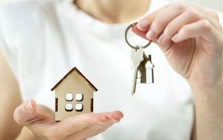 Immobilienmakler Schlüssel Übergabe Haus